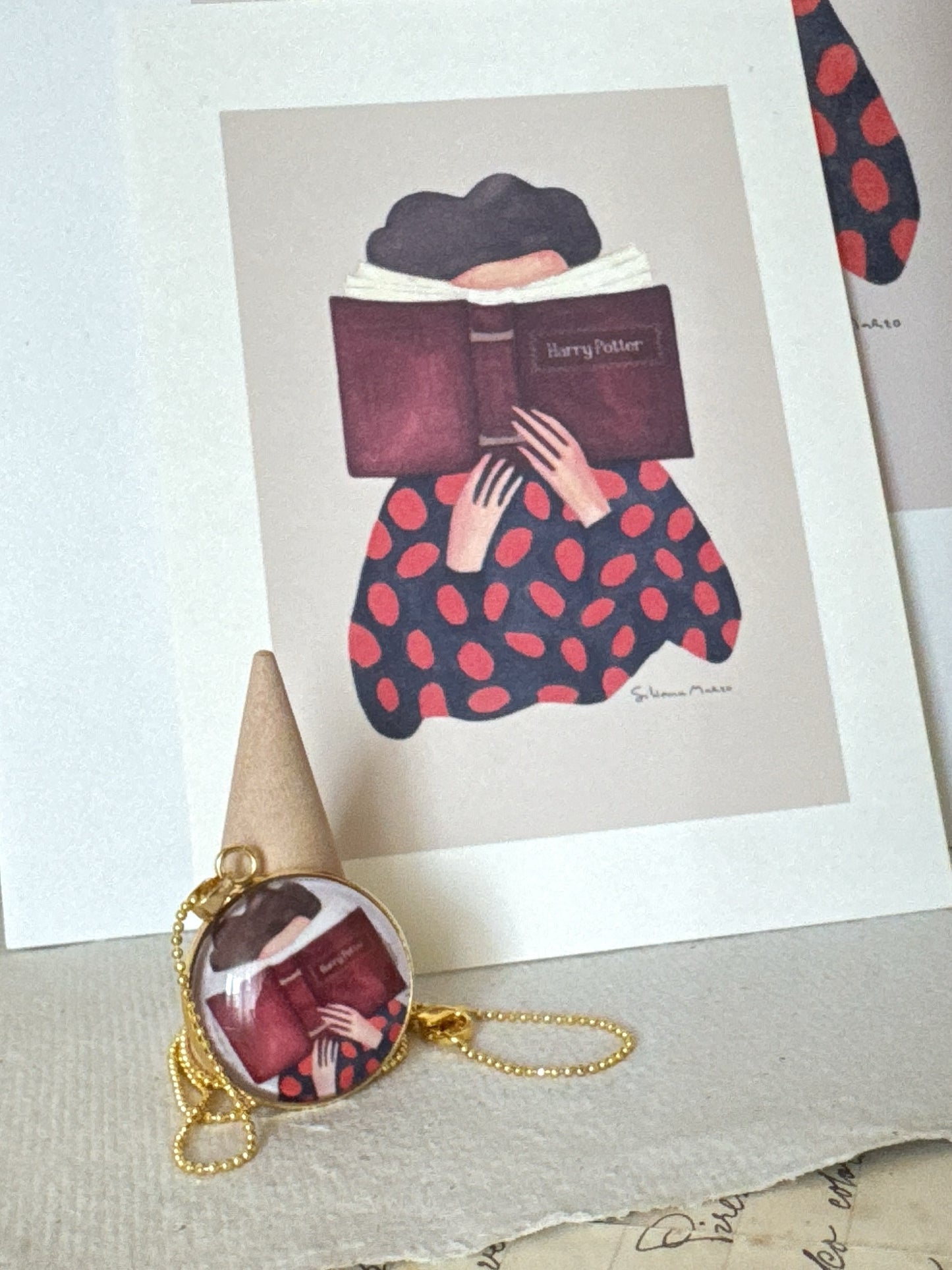 Combinazione Stampa+Collana con ciondolo La divoratrice di libri