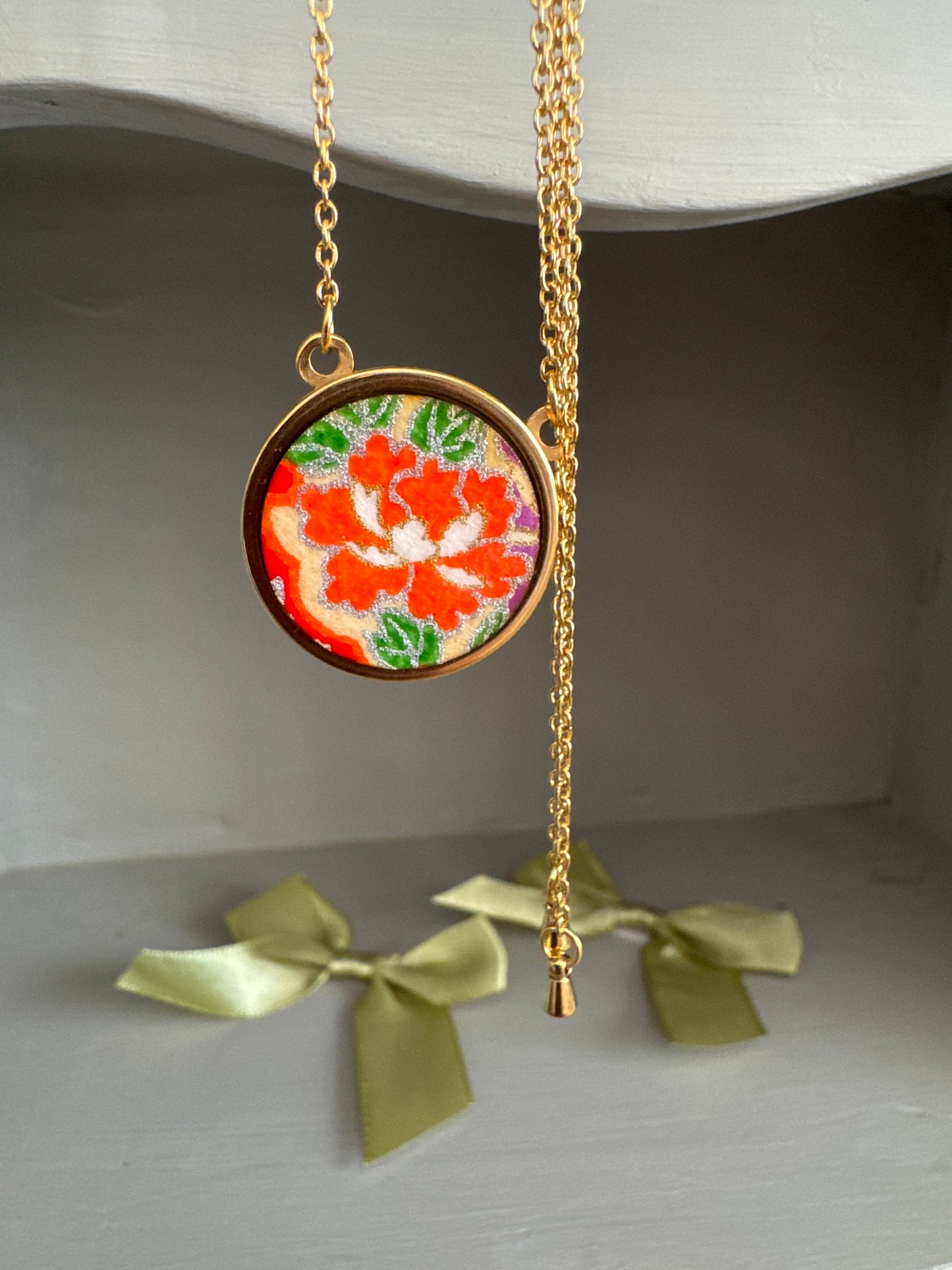 Collana regolabile con ciondolo peonia