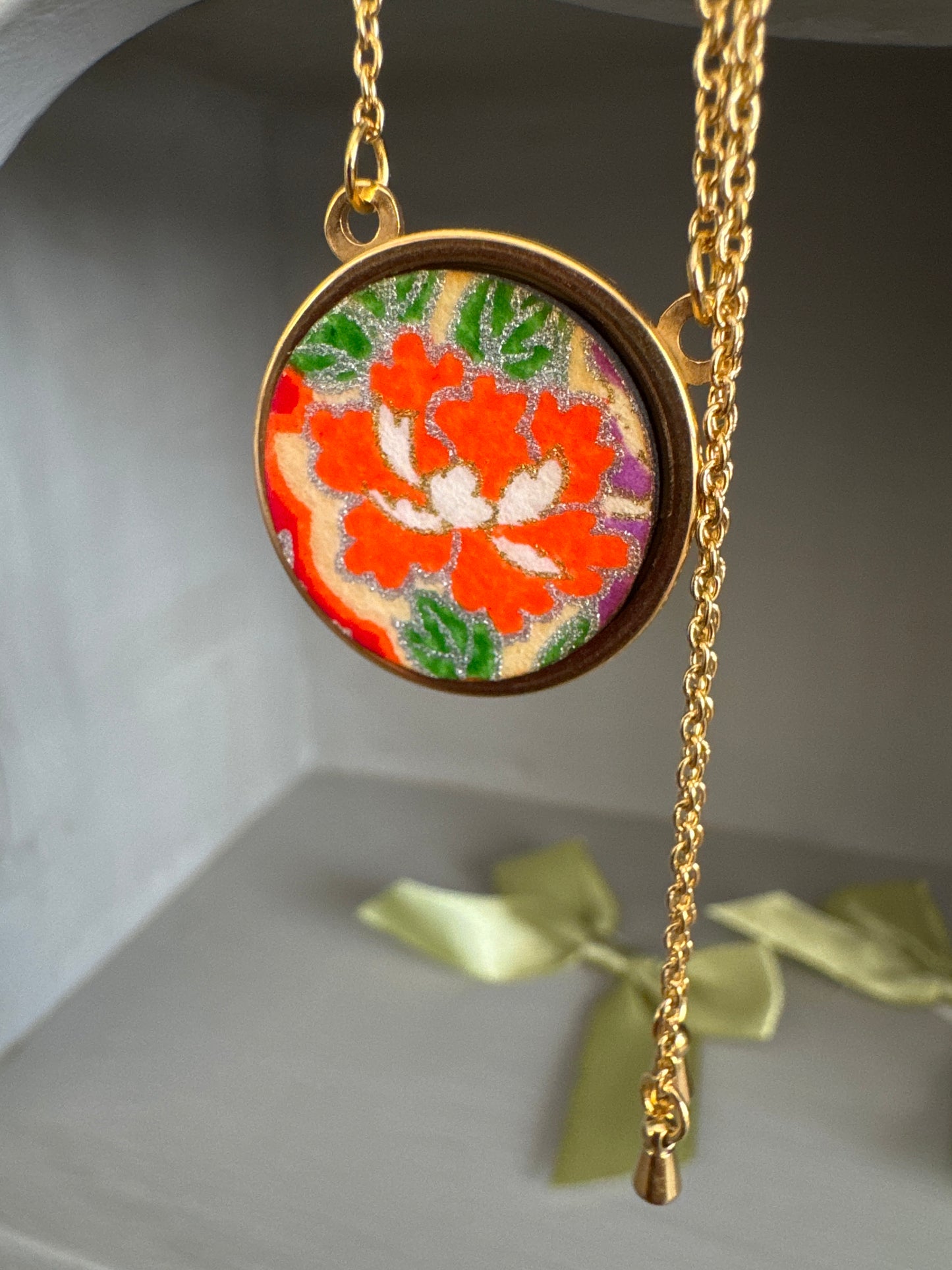 Collana regolabile con ciondolo peonia