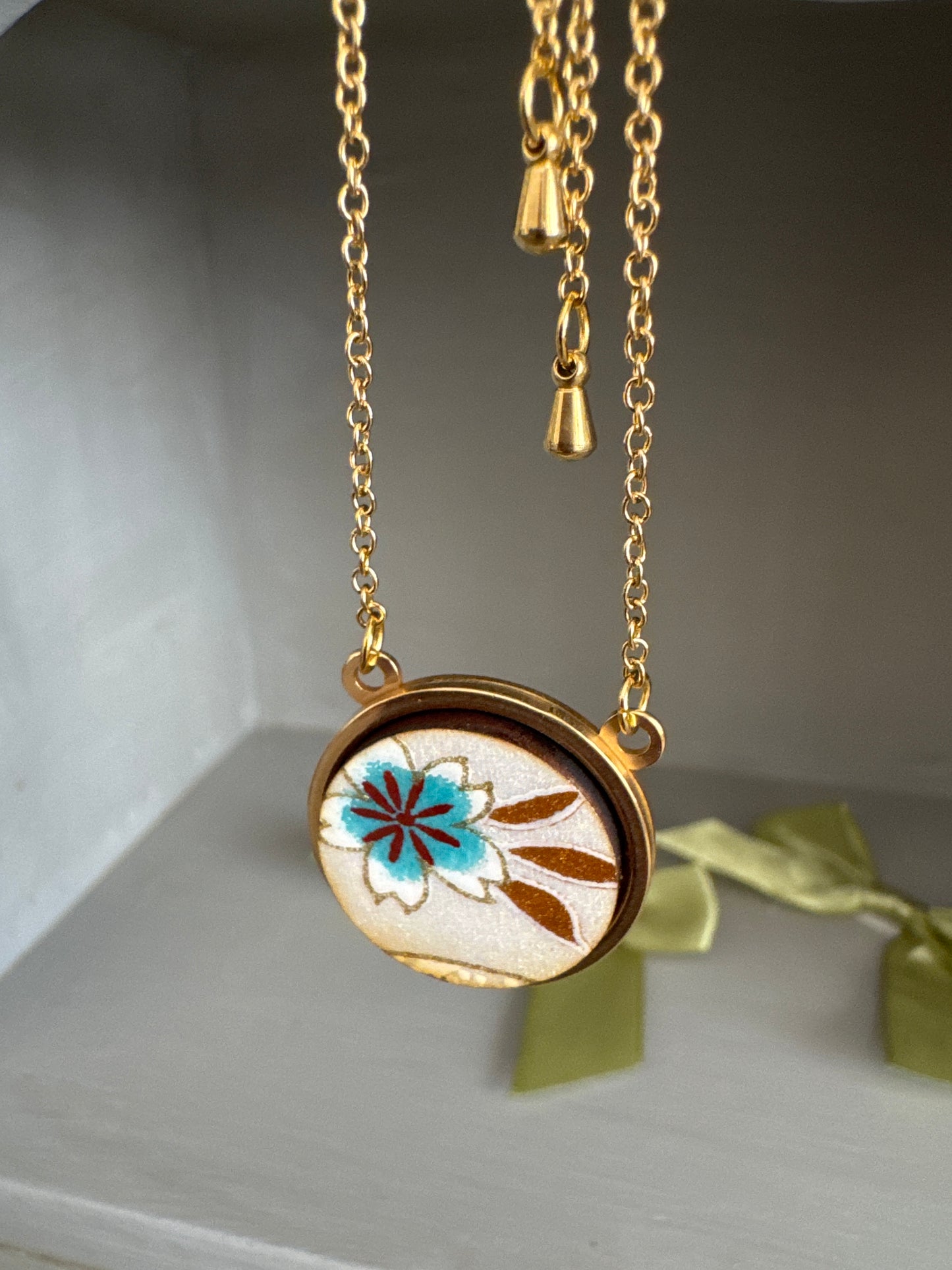 Collana regolabile con ciondolo fiore azzuro