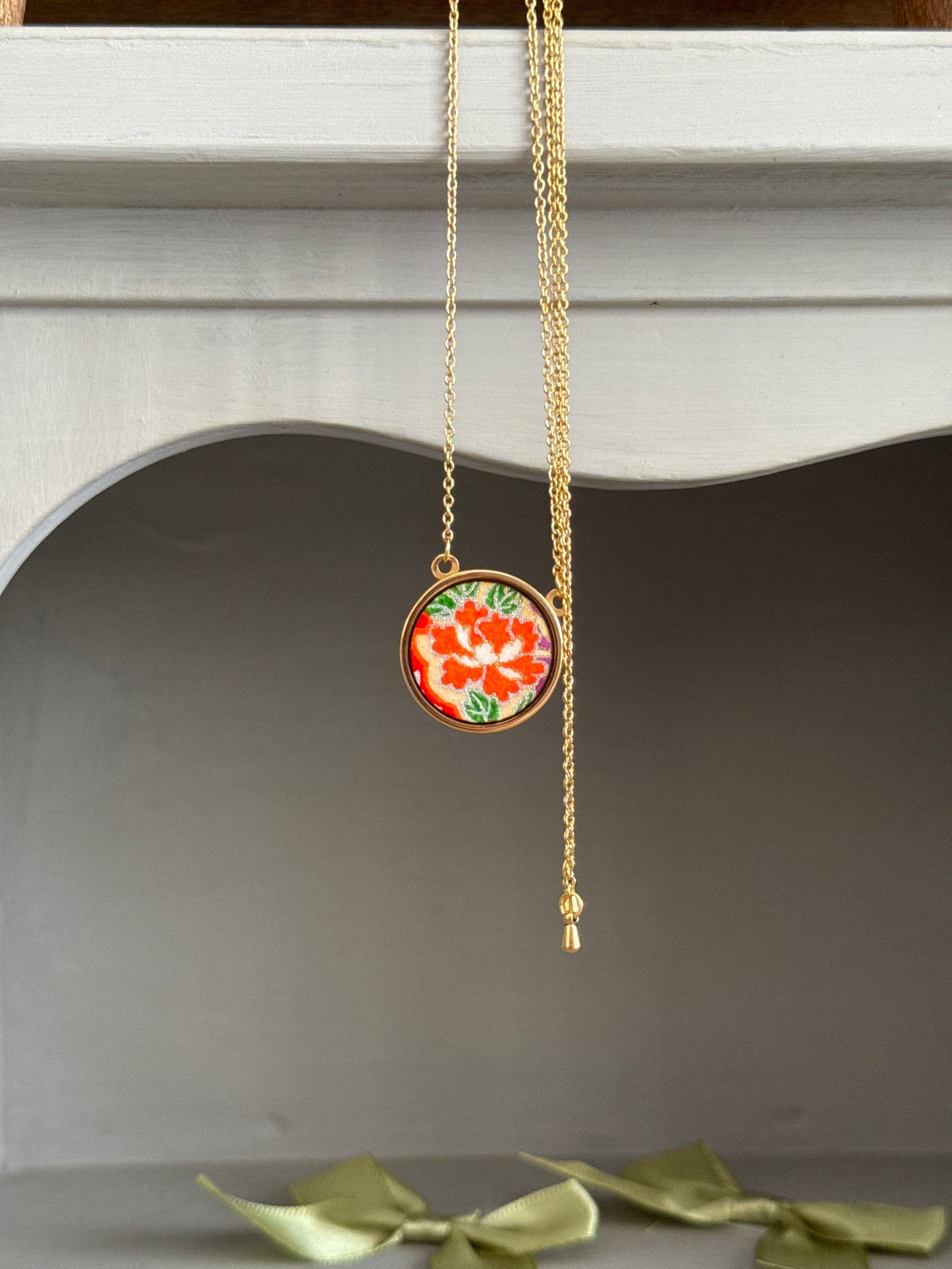 Collana regolabile con ciondolo peonia